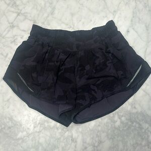 Lululemon Hotty Hot Low-Rise Lined Short 2.5 Inch